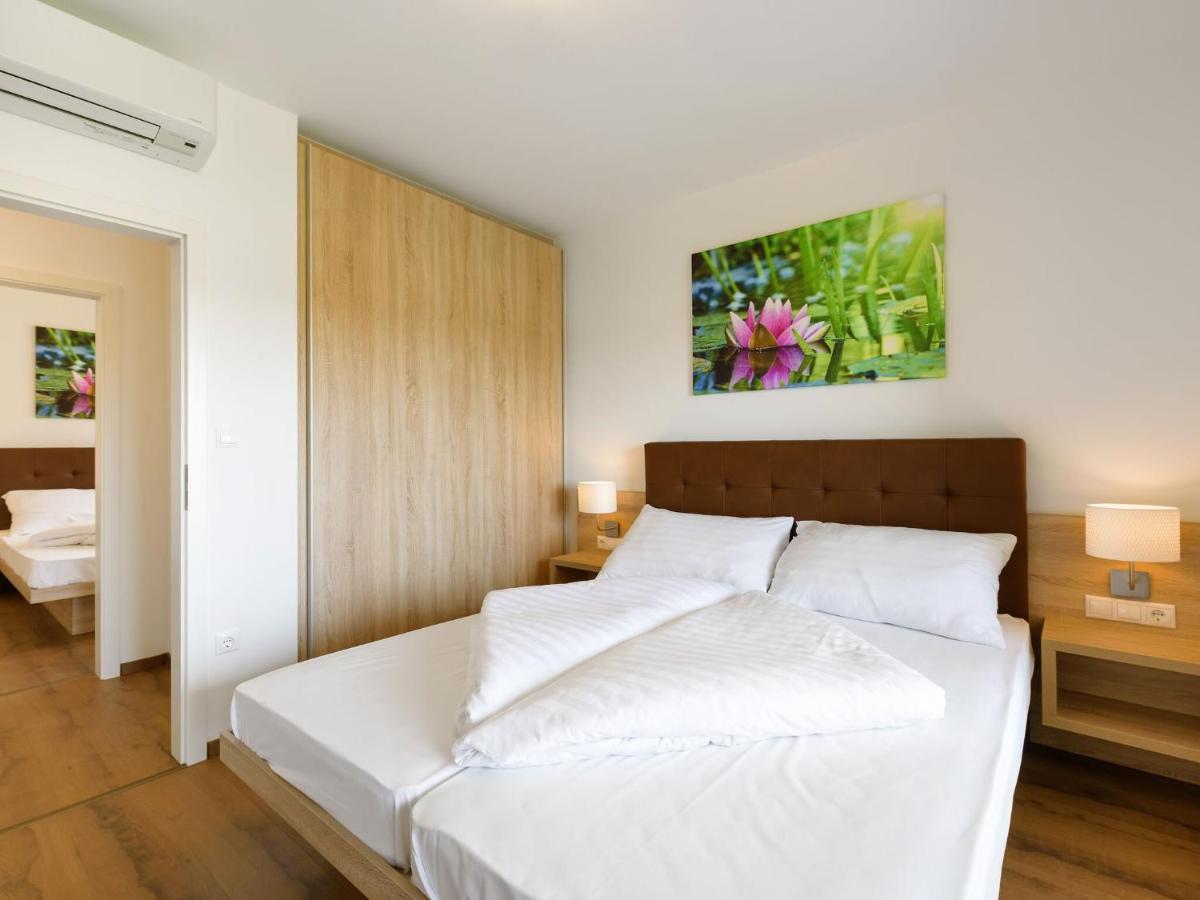 Zsira Apartment With Pool, Roof Terrace, Garden מראה חיצוני תמונה